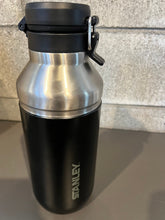 画像をギャラリービューアに読み込む, STANLEY(スタンレー) GO バキューム グロウラー 1.9L/64oz(マットブラック)　※他メーカーのステッカー貼ってあります
