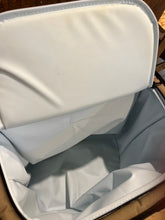 画像をギャラリービューアに読み込む, AO Coolers(エーオークーラーズ) 18パック トランク ソフトクーラー/サンドトープ
